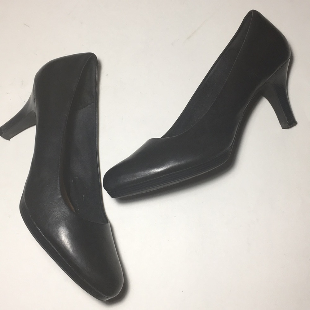 Clarks Artisan Leather Pumps